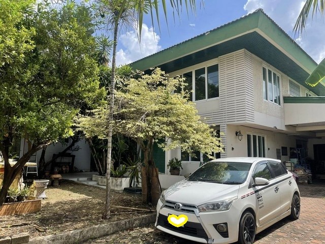 ให้เช่าบ้านเดี่ยว 2 ชั้น 150 ตร.ว 5 ห้องนอน หมู่บ้านเมืองทอง 2-2 ซอยพัฒนาการ 61 บรรยากาศร่มรื่น เดินทางสะดวก 