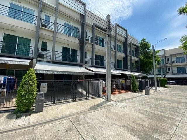 PB4083 ขายทาวน์โฮม 3 ชั้น โครงการ บ้านกลางเมือง สุขุมวิท77 เขตสวนหลวง ใกล้ห้างพาราไดซ์ พาร์ค