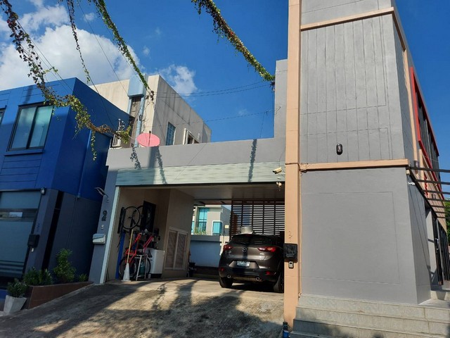 ขายบ้านเดี่ยวพร้อมสระว่ายน้ำติดถนนกรุงเทพกรีฑาสายเก่า ใกล้โรงเรียนนานาชาติไบรท์ตัน เวลลิงตัน สนามกอล์ฟยูนิโค