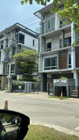 ให้เช่าทาวน์โฮม บี สแควร์ พระราม 9-เหม่งจ๋าย ออฟฟิศ พื้นที่ใช้สอย 400 ตารางเมตร 4ห้องนอน 5 ห้องน้ำ มีดาดฟ้า 
