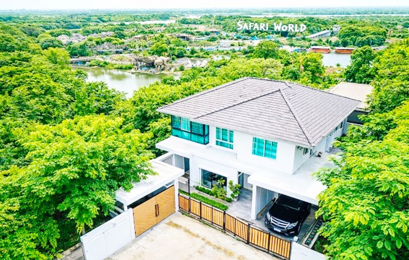 ซาฟารีเวิลด์ 1.2 กม.  ใกล้รร.สาธิตพัฒนา 500 ม. 101ตร.ว. ปัญญาอินทรา บ้านเดี่ยว 2ชั้น 4-5นอน 3 น้ำ