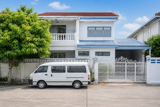 กรุงเทพกรีฑา มอเตอร์เวย์  45 ตร.ว. 180 ตร.ม. บ้านเดี่ยว 2 ชั้น ให้เช่า 4นอน 2น้ำ BigC mini มบ.นักกีฬา 550 ม. แอร์ 4 เครื่อง