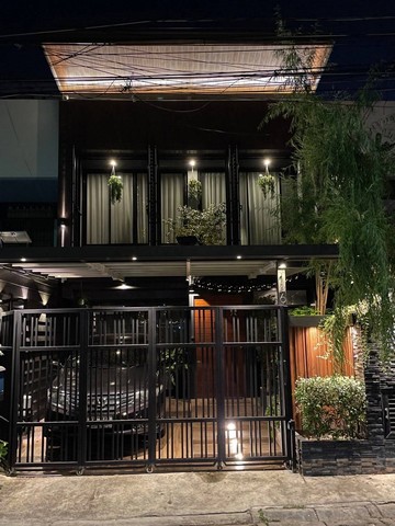 ขาย/เช่า ทาวน์โฮมหรู  2 ชั้น / สำนักงานออฟฟิตใจกลางรามคำแหง. กรุงเทพ.