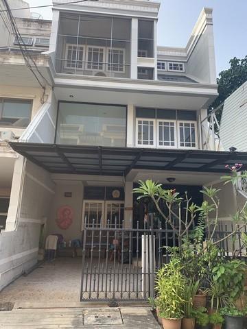 ให้เช่าทาวโฮม 3.5 ชั้น หลังมุม โฮมออฟฟิศติดถนนรัชดาภิเษก ใกล้เมเจอร์รัชโยธินและรถไฟฟ้ารัชโยธิน 650 เมตร