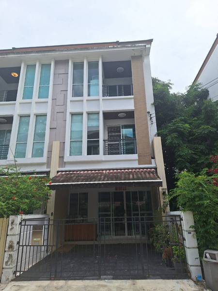 ghd000103 ขายทาวน์โฮม บ้านกลางเมือง สาทร - ตากสิน 2 บ้านสภาพดี มีบิวอินบางส่วน ครัวปิดปรับปรุงใหม่