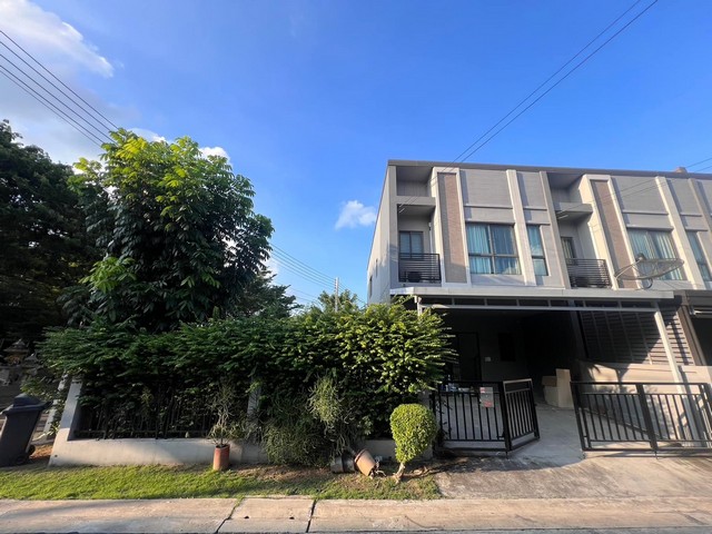 ขายบ้าน ทาวน์โฮม 2 ชั้น หมู่บ้านเวิร์ฟ ติวานนท์-รังสิต พื้นที่ 37.1 ตารางวา ผ้าม่านทั้งหลัง