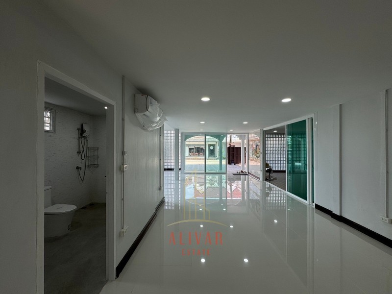 RB040224 ให้เช่า บ้านTownhome 2ชั้น หมู่บ้านฉัตรเกล้าวิลล่า ซ.นวมินทร์ 153 สามารถทำเป็นออฟฟิศหรืออยู่อาศัยได้