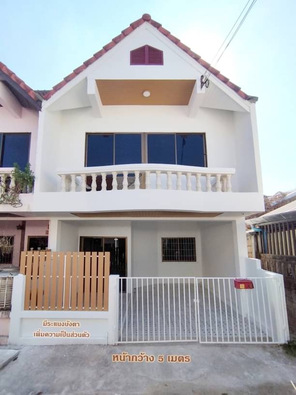 โซนแม่เหียะ 2.19 ล้าน ทาวน์โฮม 2 ชั้น ติดขนส่งแม่เหียะ รีโนเวทใหม่ สไตล์มินิมอล เดินทางสะดวกสบาย เข้า-ออกได้หลายเส้นทาง