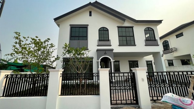 บ้านสร้างใหม่สวยกลิ่นอายยุโรป กว้างขวาง บ้านถวาย หางดง 