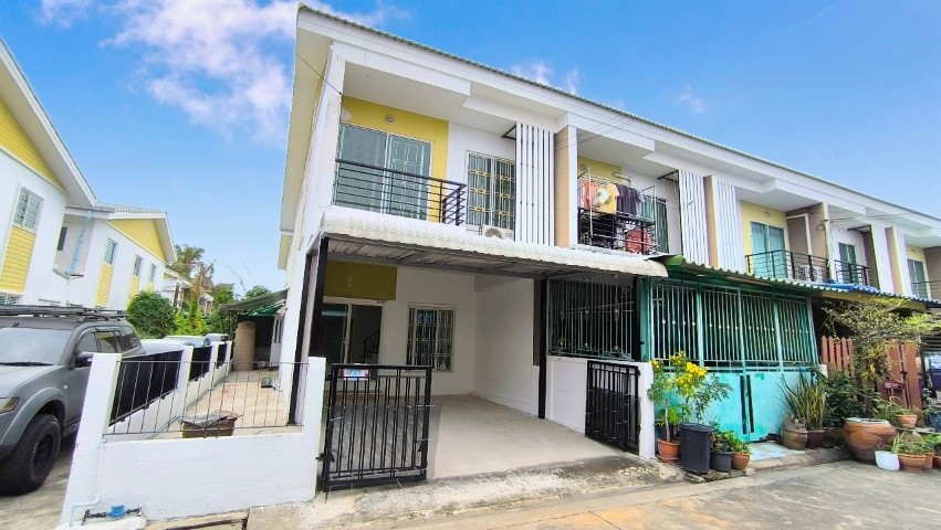 ขายทาวน์เฮ้าส์ สวย ใกล้ถนนพระราม 2 โครงการวิเศษสุขนคร เฟส 5 พัมท้ายนรสิงห์ ทาวน์เฮ้าส์ 2 ชั้น 28 ตารางวา แปลงมุม สวยมาก