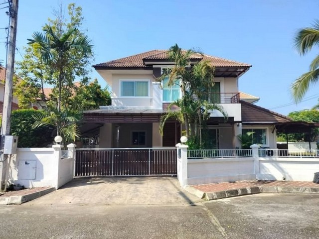 บ้านสวยหลังมุม ในโครงการ ใกล้กาดฝรั่ง หางดง         