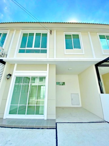 เทพารักษ์-ศรีนครินทร์  ทาวน์โฮม 2 ชั้น 3 นอน 2 น้ำ 18 ตร.ว.145 ตร.ม.รพ.จุฬารัตน์ 4 2.2 กม.
