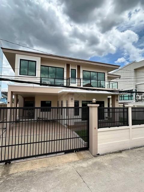 ขายบ้านเดี่ยว 2 ชั้น 104 ตร.ว. ซอยลาดพร้าว 101 แยก 42 ใกล้ MRT ลาดพร้าว 101