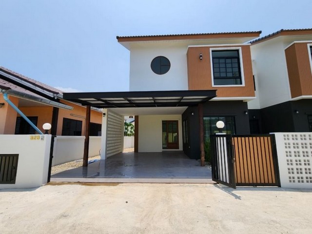 บ้านแฝดสไตล์โมเดิร์นมินิมอล พร้อมเฟอร์ สารภี           