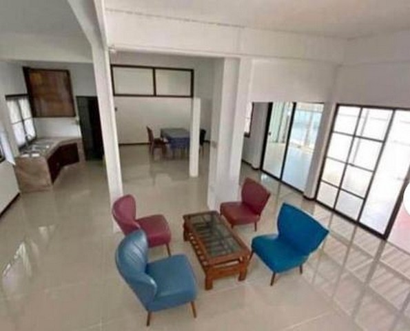 P166 ให้เช่าบ้าน 2 ชั้น ซอยลาดพร้าว 69 เหมาะทำออฟฟิศ ร้านกาแฟ โรงเรียนสอนพิเศษ ใกล้สถานีรถไฟฟ้า ลาดพร้าว 71 เดินทางสะดวก