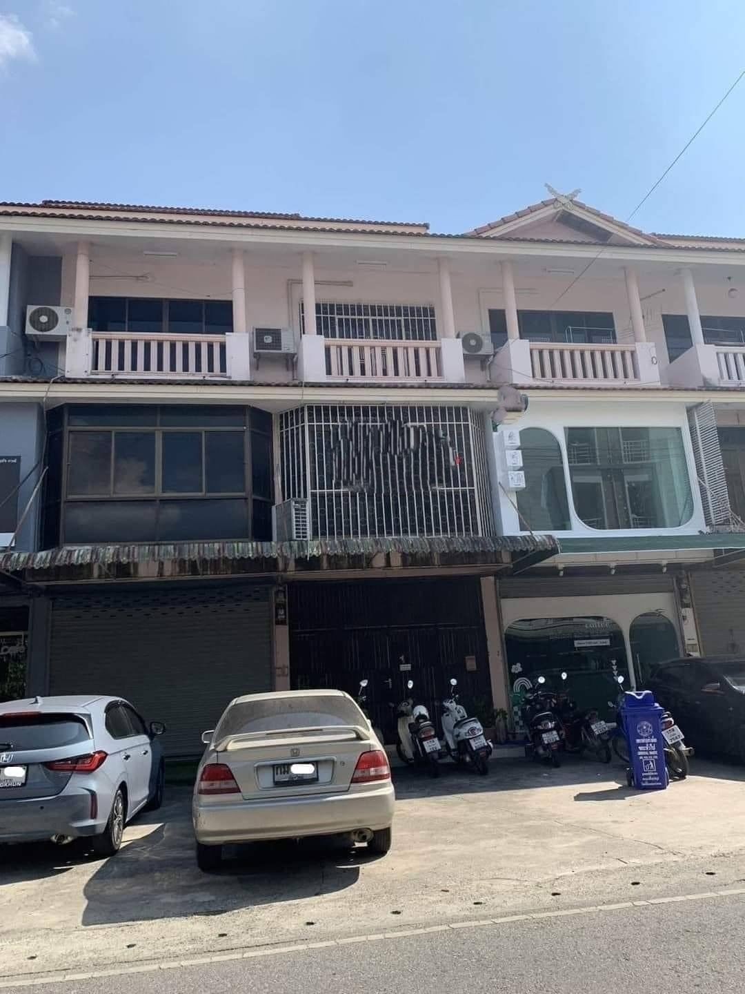 ติดถนนค้าขายได้ #โซนห้วยแก้ว ขาย 5.8 ล้าน 192 ตรม. อาคา​รพาณิชย์ 3 ชั้น​ 1​ คูหา ตึกสภาพดี สะอาด เหมาะสำหรับเปิด #ร้านอาหาร #คาเฟ่