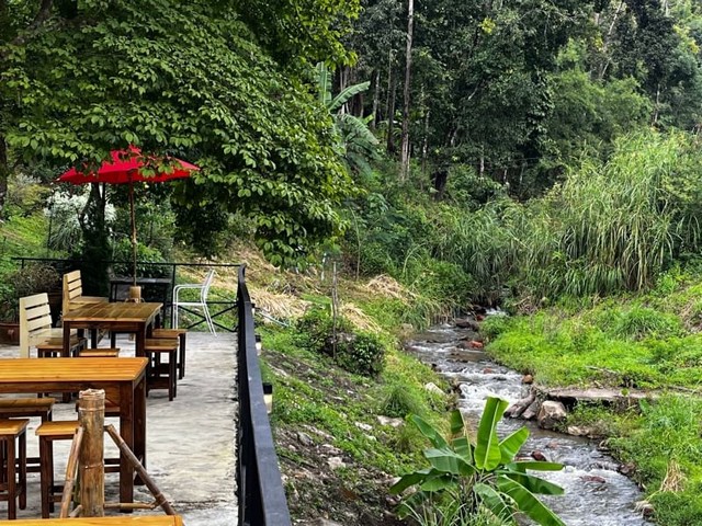 ที่เนินสวย ติดแม่น้ำ มีน้ำตลอดปี ดอยสะเก็ด                 