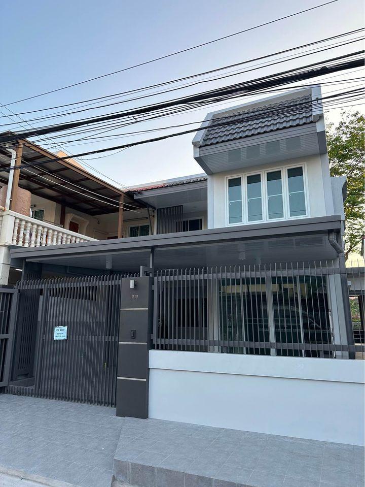 EPL-HR3302 ให้เช่าทาวน์โฮม 3 ชั้น  ซอยรามคําแหง 117 ใกล้โฮมโปรรามคำแหง Renovate ใหม่ เนื้อที่ 35 ตรว. 3 ห้องนอน 3 ห้องน้ำ