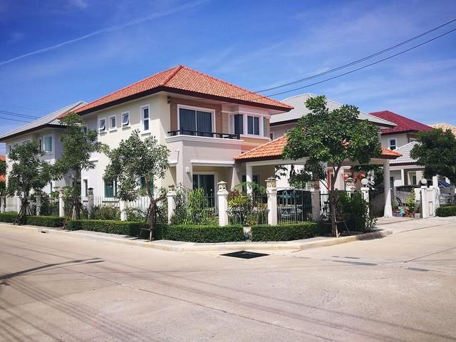 ขายบ้านเดี่ยว 2 ชั้นหลังมุม ถนนสุขาภิบาล ๕ โครงการชวนชื่นซิตี้ ไพร์มพาร์ค วัชรพล  พื้นที่ 65 ตรว. พื้นที่ใช้สอย 250 ตรม. 4 ห้องนอน3 ห้องน้ำ 