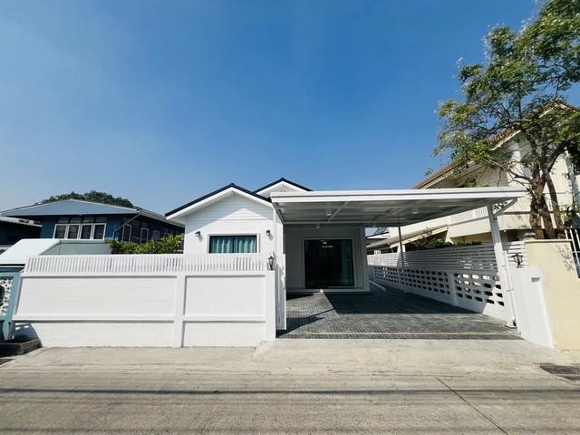 EPL-HS1152 ขายบ้านเดี่ยวชั้นเดียว ซอยทุ่งเศรษฐี บางนา กม.8 ตรงข้ามเมกะบางนา  3 ห้องนอน 3 ห้องน้ำ พื้นที่ 60 ตารางวา ติดโลตัสโกเฟรซ