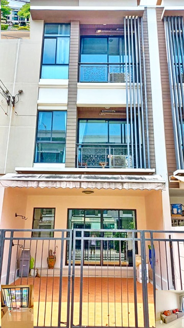 ให้เช่าทาวน์เฮาส์ 3 ชั้น นวมินทร์ 38-44 MRT สัมมากร เฟอร์พร้อมอยู่ 20ตรว. 220ตรม. 2 3นอน 3น้ำ 2จอดรถ 4แอร์  มาร์เก็ตเพลส บ้านกลางเมือง